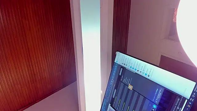 ruby_tylor_'s cam snapshot