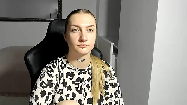 AlexaTease's cam snapshot