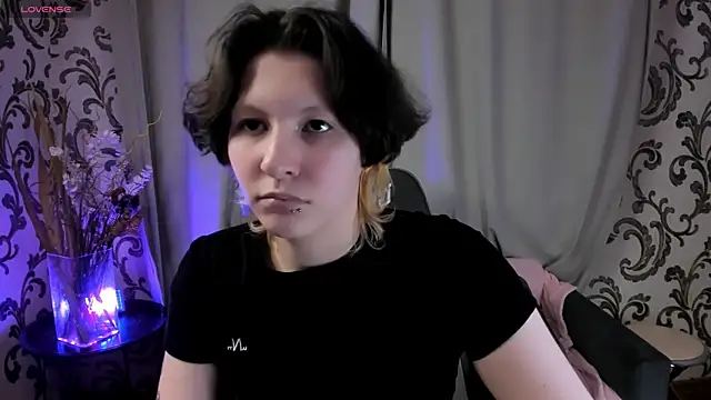 _t_a_t_u's cam snapshot