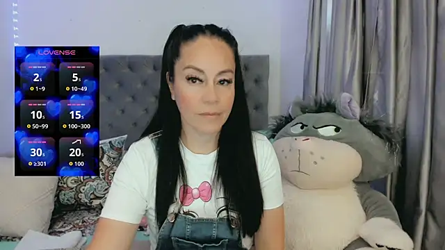 j_lovee's cam snapshot