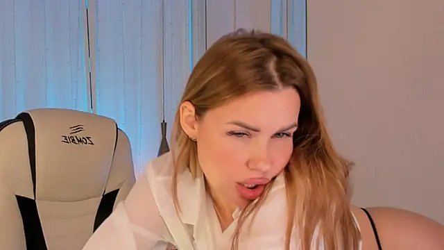 Roxana_Wet_'s cam snapshot