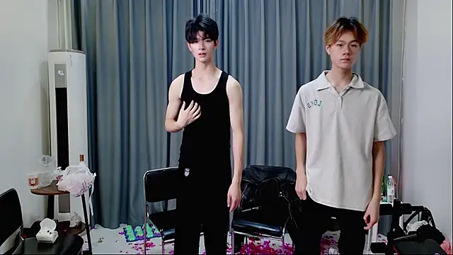 QYBOYS-001's cam snapshot