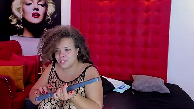 KiaraBelle_and_Max's cam snapshot