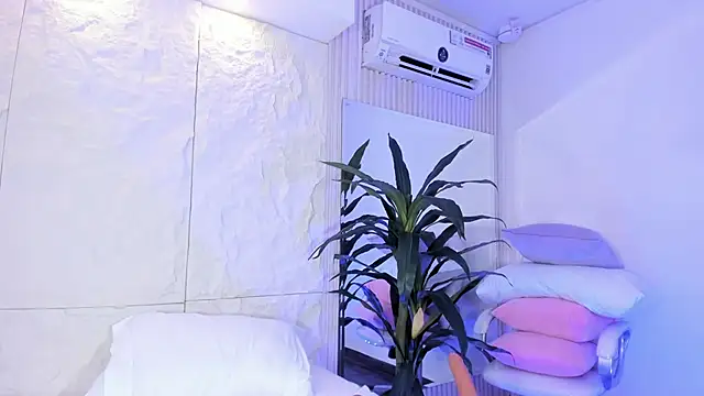 AvyMilton's cam snapshot