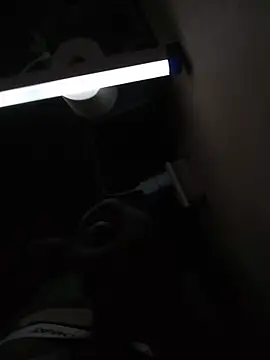 younggblackkCOCK19's cam snapshot