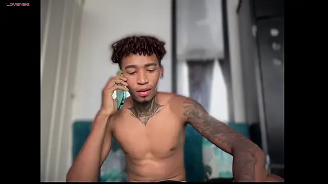 sexy_blacks_'s cam snapshot