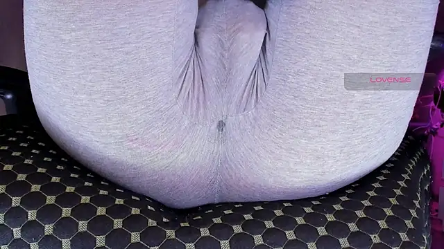 Cameltoe_squirt_inPants's cam snapshot