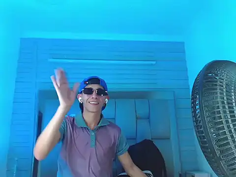 Valentin_Gray's cam snapshot