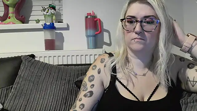 Sizzling_Indie36's cam snapshot