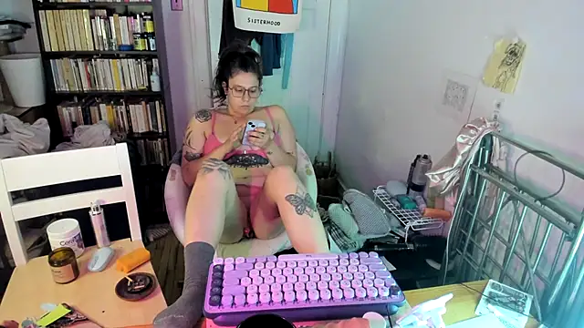 Rosiee69_'s cam snapshot