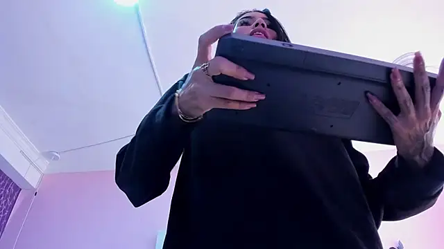 valen_gill's cam snapshot