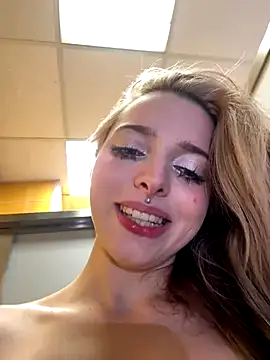 LoraaDoll live sex cam