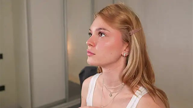 Cyberheart_'s cam snapshot