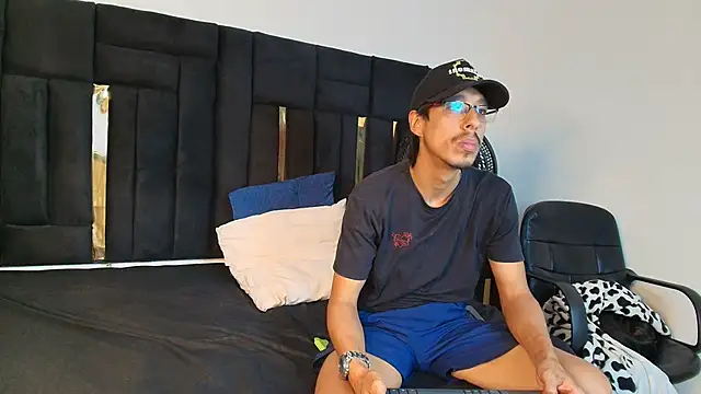 ThaisAdara24's cam snapshot