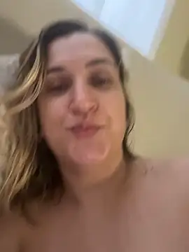 Bia_sexynovaes live sex cam