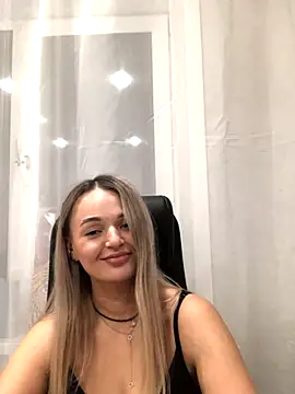 Seralunee's cam snapshot