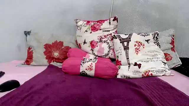 AREOLAKISSXX's cam snapshot