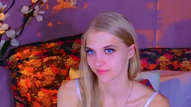 4example_Chloe's cam snapshot