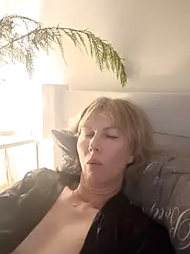 stellahere8's cam snapshot