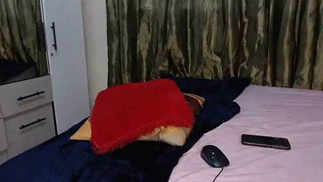 Foxybrownxx1's cam snapshot