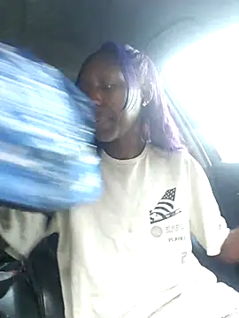 oliviaprettypussy's cam snapshot