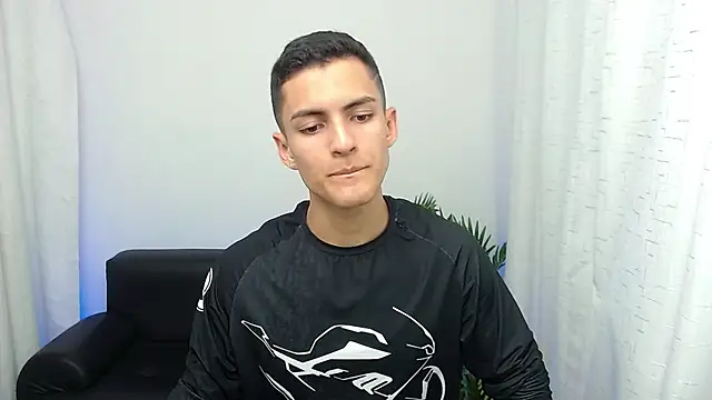 Matiius18 live sex cam