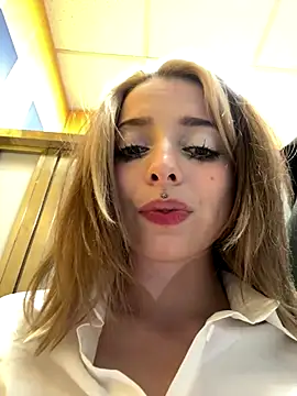 LoraaDoll's cam snapshot