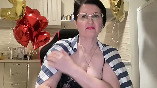 _HotMilfPussy_'s cam snapshot