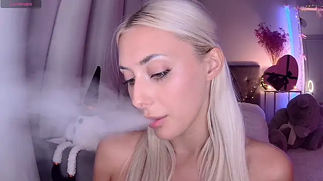 LoryWood's cam snapshot