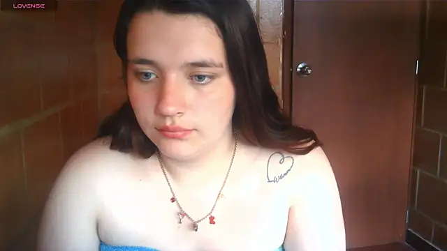 Charlotte_Allen_'s cam snapshot