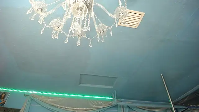 ADRIANNA_FOX's cam snapshot