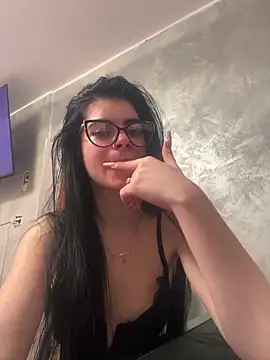 MissHerra2 live sex cam