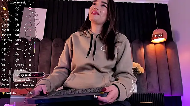 chelsea_bolton_'s cam snapshot