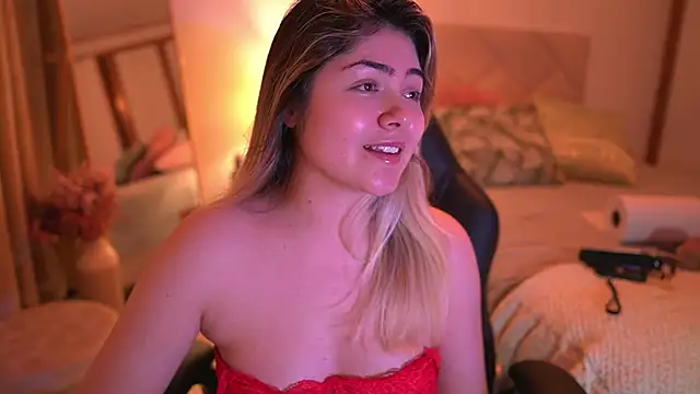 Lau_Bee's cam snapshot