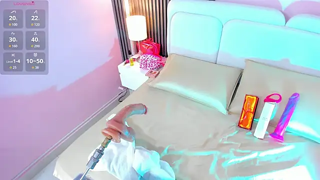 Clawdeen__wolf's cam snapshot