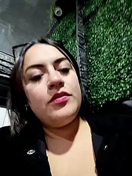 Lesly_10-'s cam snapshot