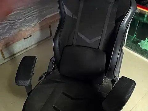 GoldyInRedLights's cam snapshot