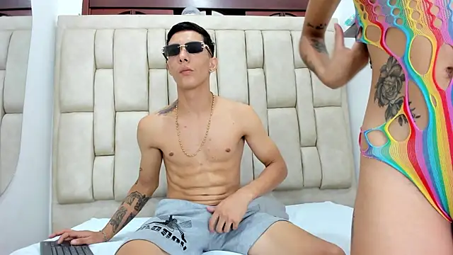 ZafiroAndFlynn's cam snapshot