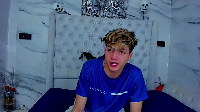 Ari_and_Storm's cam snapshot