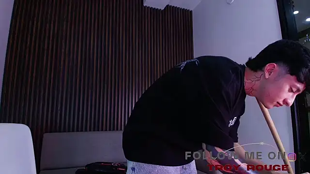 troy_rouge live sex cam