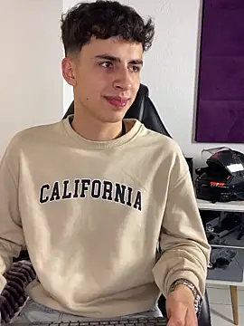 AdrianRinaldi live sex cam