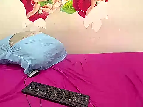 RoseBerryxxx's cam snapshot