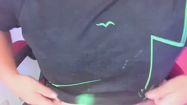 oliver_price1's cam snapshot