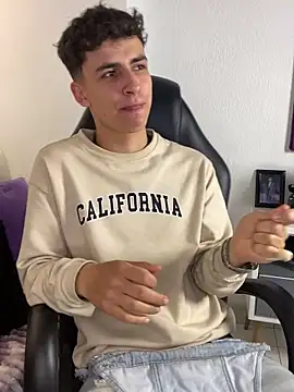 AdrianRinaldi live sex cam