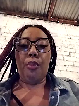 Ebony-Goddess19's cam snapshot