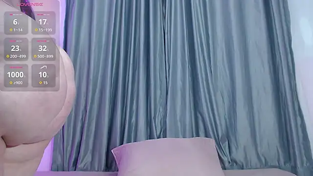 ari_rossee's cam snapshot