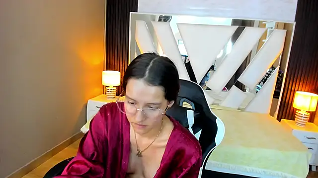 Linda4Petite's cam snapshot