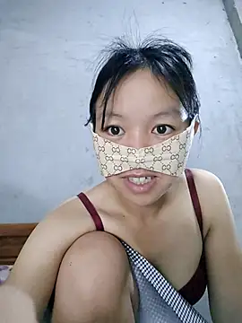 Lilyy-y live sex cam