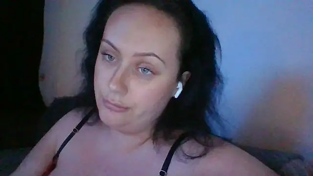 CurvyQueen2023's cam snapshot