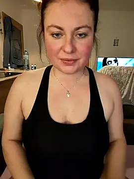 MiraCaramel's cam snapshot